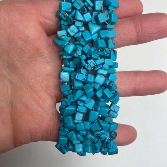 Women’s Turquoise Colored Chip/Stones Stretch Cuff Bracelet EUC OS - Picture 8 of 8